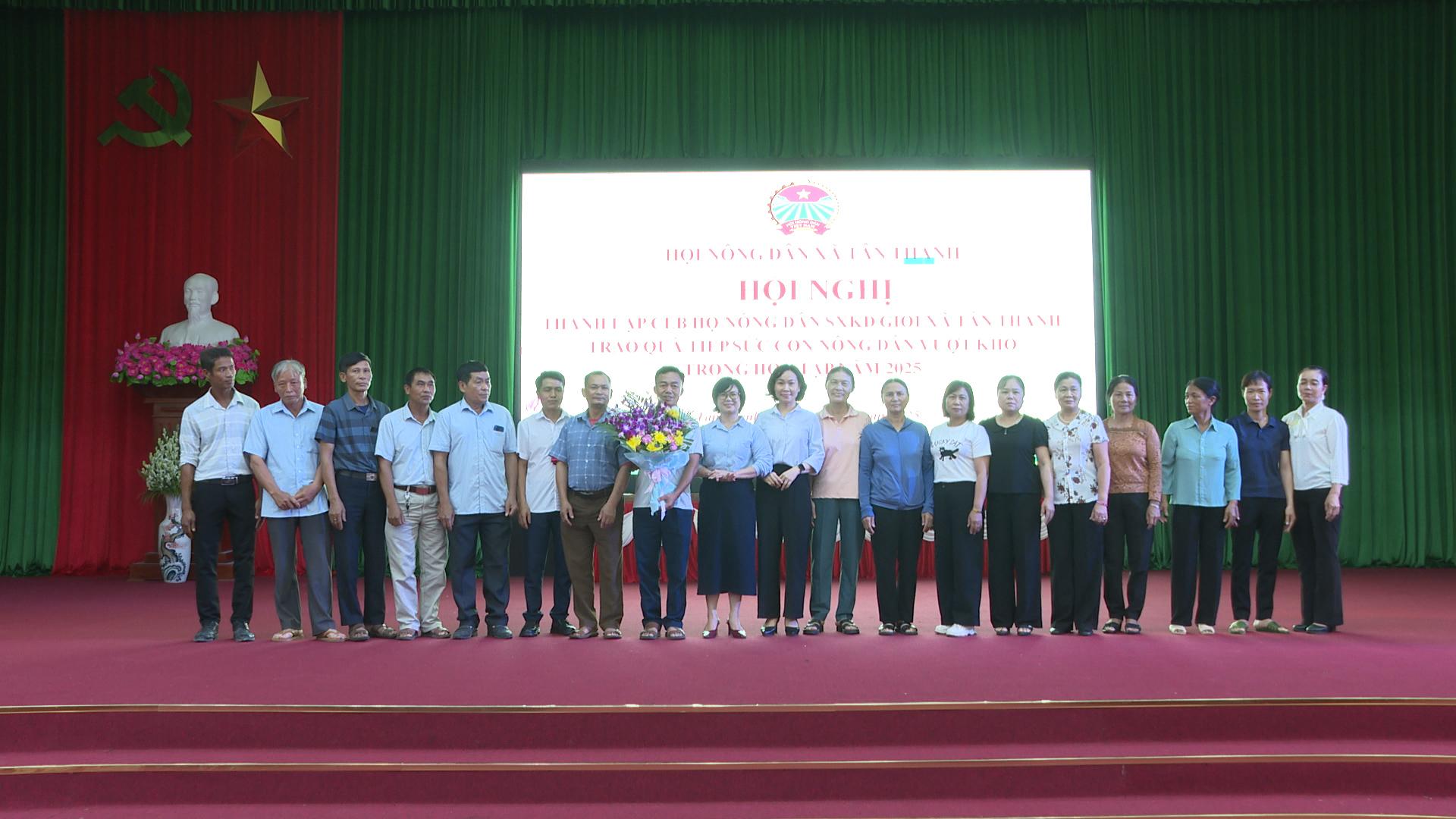 Tân Thanh: Thành lập Câu lạc bộ hộ “Nông dân sản xuất, kinh doanh giỏi” và trao quà tiếp sức con nông dân vượt khó.