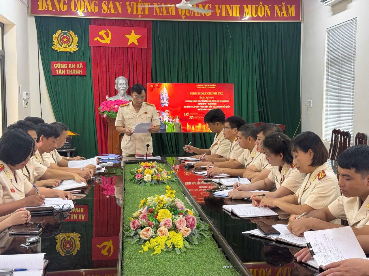 Công an xã Tân Thanh sinh hoạt chính trị nhân dịp kỷ niệm 80 năm Ngày truyền thống Công an nhân dân Việt Nam và 20 năm Ngày hội Toàn dân bảo vệ an ninh Tổ Quốc (19/8/1945 - 19/8/2025).